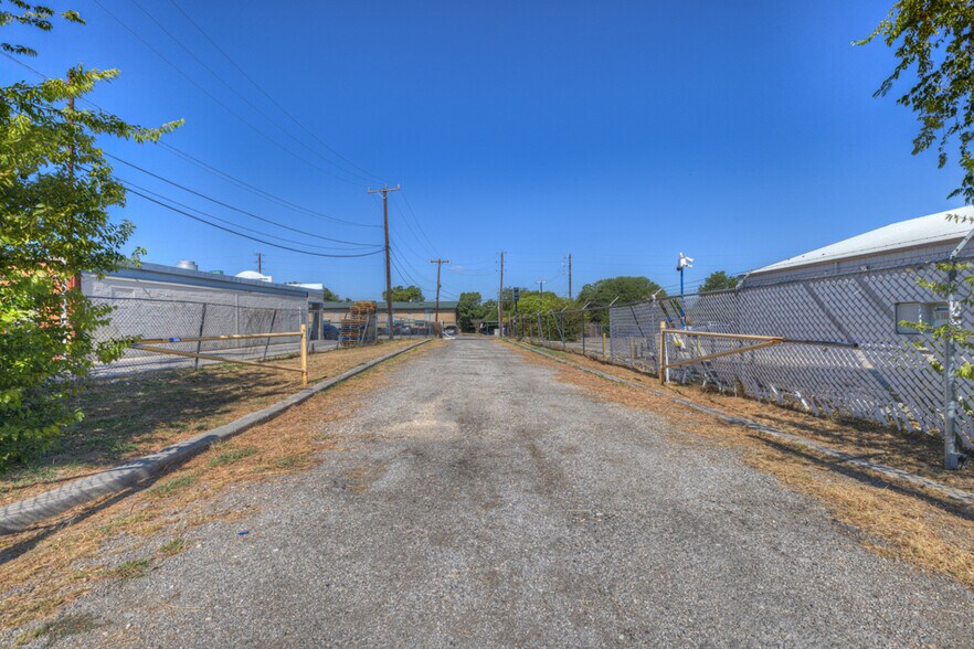 More Photos Of 6226 Fairdale Dr, San Antonio Warehouse For Lease