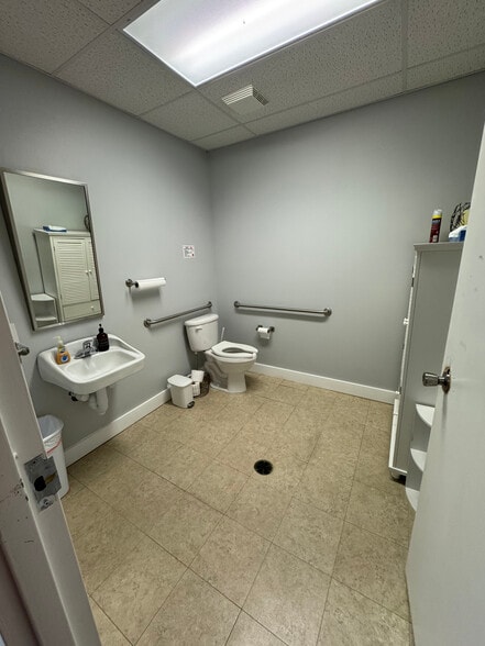 More Photos Of 1516 N Shenandoah Ave, Front Royal Medical For Lease