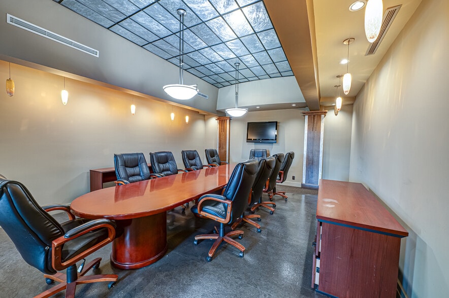 More Photos Of 585 Broadhollow Rd, Melville Warehouse For Lease