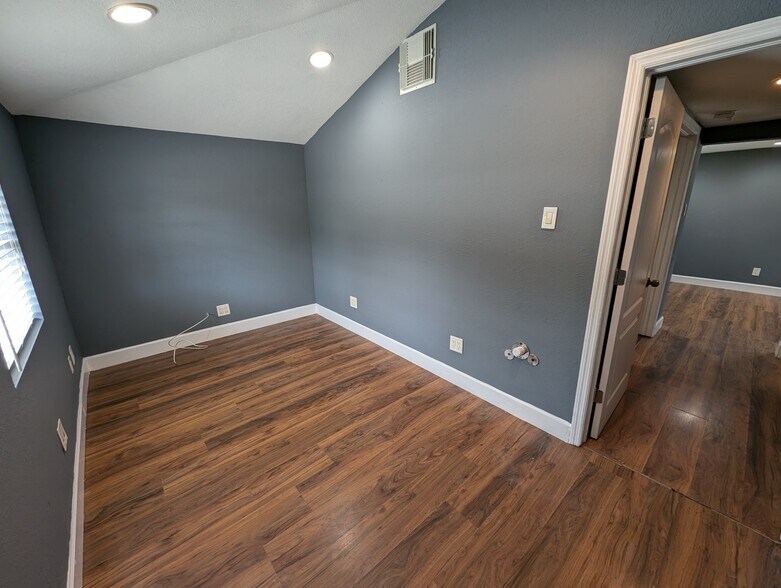 More Photos Of 1901 W Sligh Ave, Tampa Office For Sale