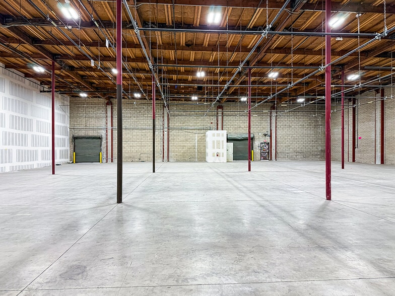 More Photos Of 1726-1756 N Spring St, Los Angeles Warehouse For Lease