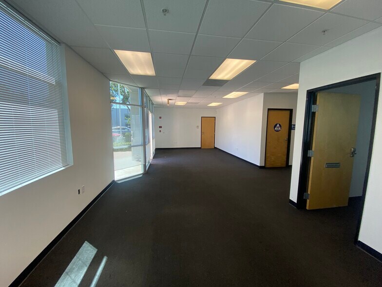 More Photos Of 511 S Harbor Blvd, La Habra Warehouse For Lease
