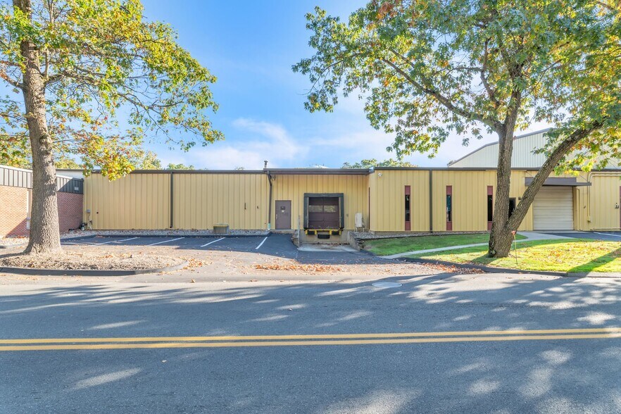 More Photos Of 250 Old Lyman Rd, South Hadley Light Manufacturing For Lease