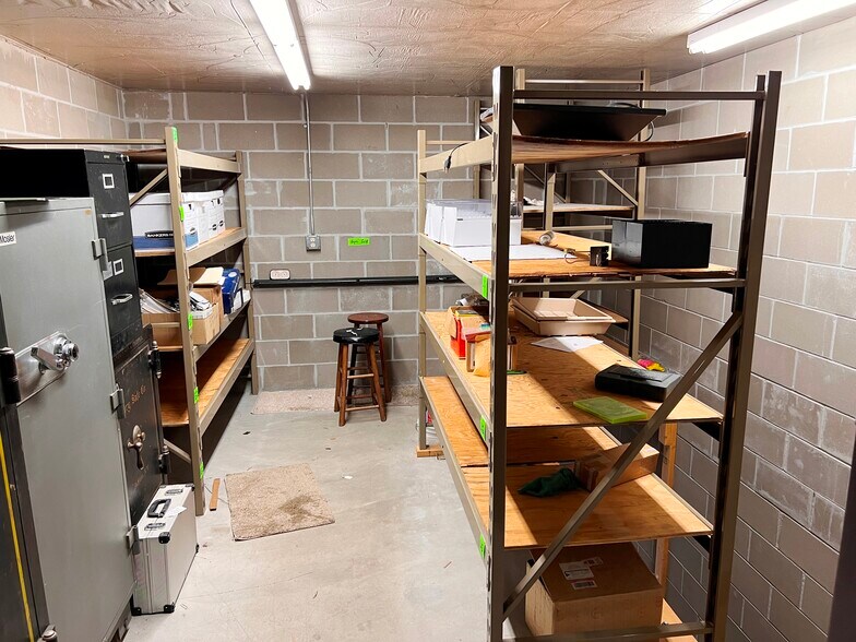 More Photos Of 704 Front St, Brainerd Storefront Retail Residential For Sale