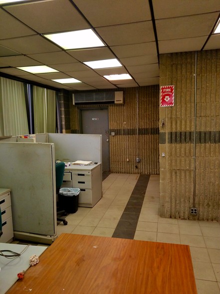 More Photos Of 436 Spencer St, Staten Island Warehouse For Sale