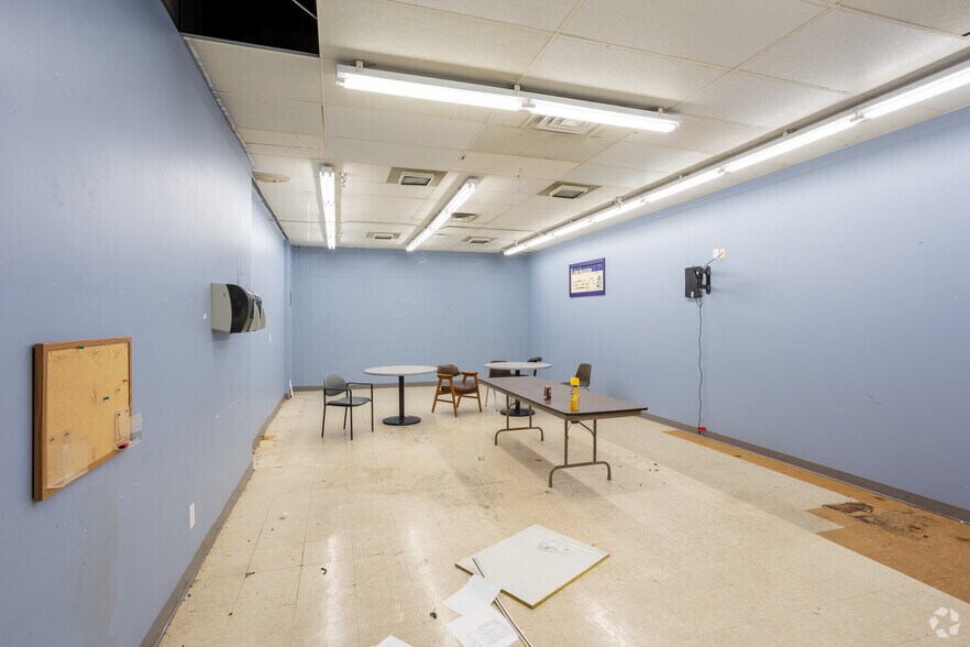 More Photos Of 1160-1300 E Army Post Rd, Des Moines Unknown For Lease