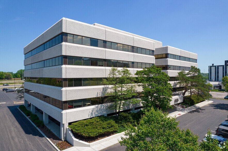 More Photos Of 707 Skokie Blvd, Northbrook Unknown For Lease