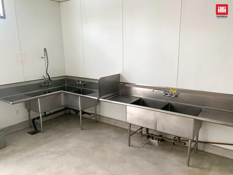 More Photos Of 18606-18612 Ventura Blvd, Tarzana Storefront For Lease