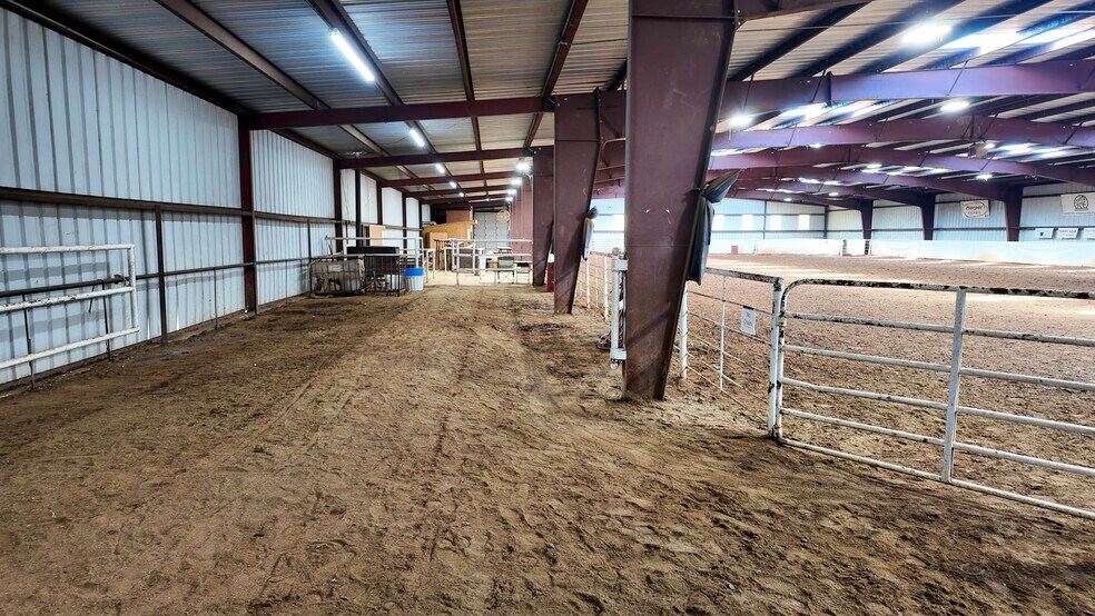 More Photos Of 99 Stacks Dr, Damascus Horse Stables For Sale