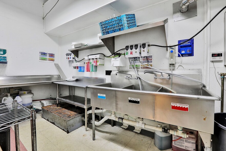 More Photos Of 63 N Front St, Kingston Storefront For Sale