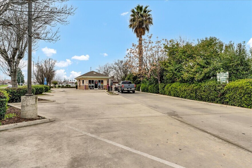 More Photos Of 1720 E Noble Ave, Visalia Fast Food For Sale
