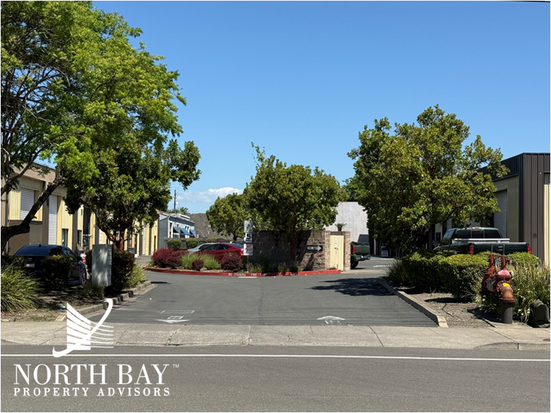 More Photos Of 305-329 W 9th St, Santa Rosa Warehouse For Sale