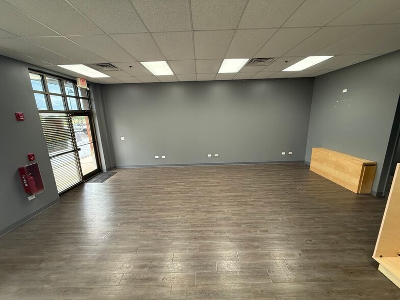 More Photos Of 83 Templeton Dr, Oswego Office For Lease