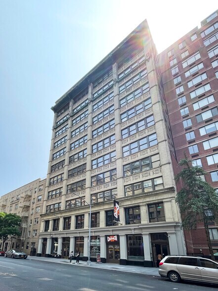 More Photos Of 220 W 19th St, New York Office For Lease