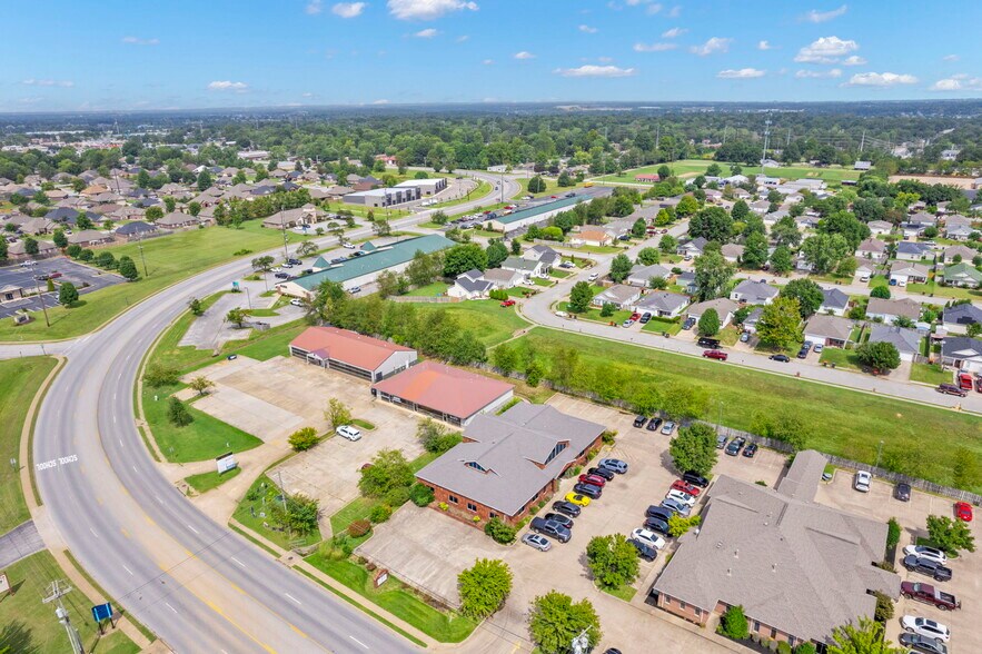 More Photos Of 2964 W Huntsville Ave, Springdale Medical For Lease