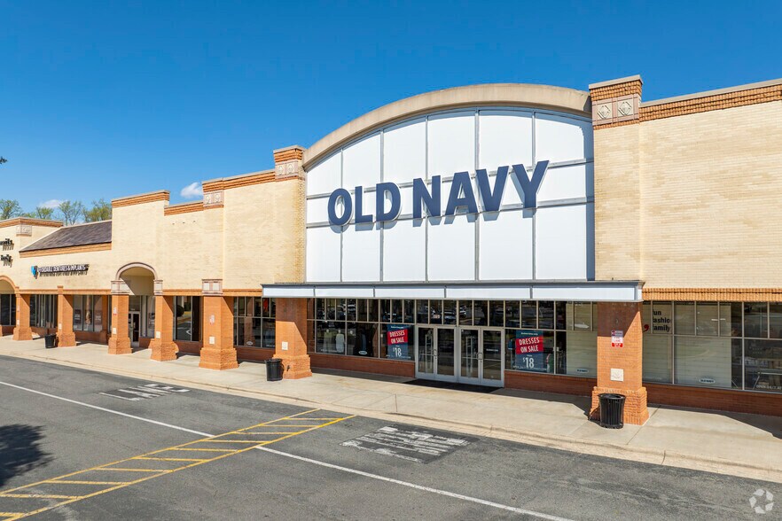 More Photos Of 9645-9759 Sam Furr Rd, Huntersville Unknown For Lease