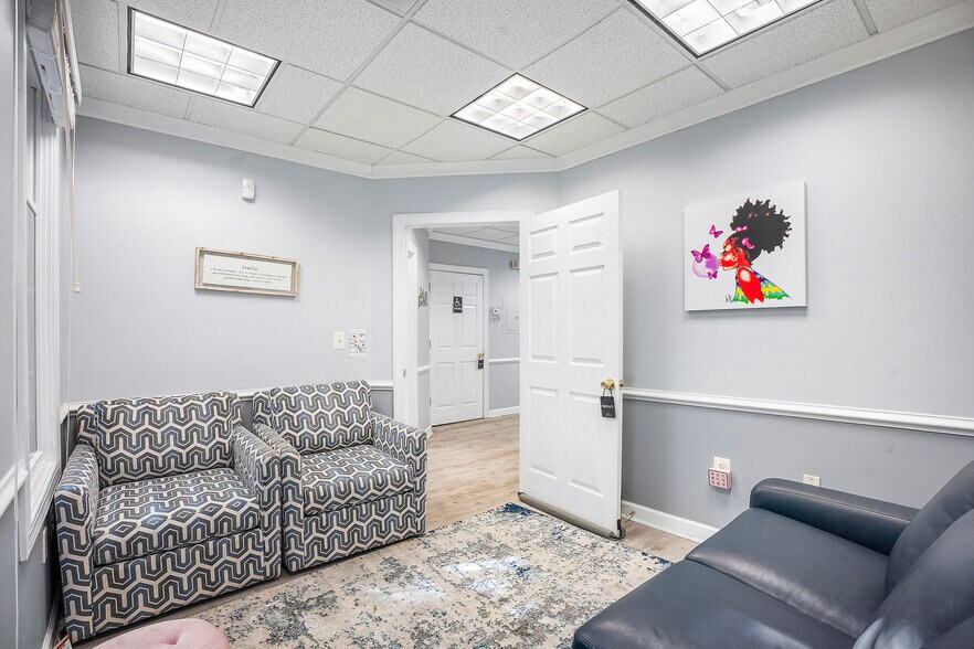 More Photos Of 7901-7915 Belle Point Dr, Greenbelt Office For Sale