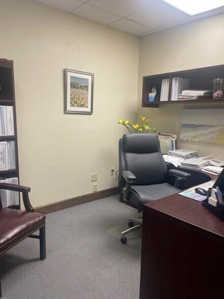 More Photos Of 1815 Crystal Lake Dr, Lakeland Office For Lease