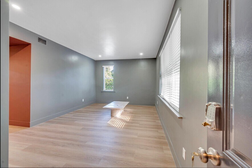 More Photos Of 893 NE 81st St, Miami Apartments For Sale