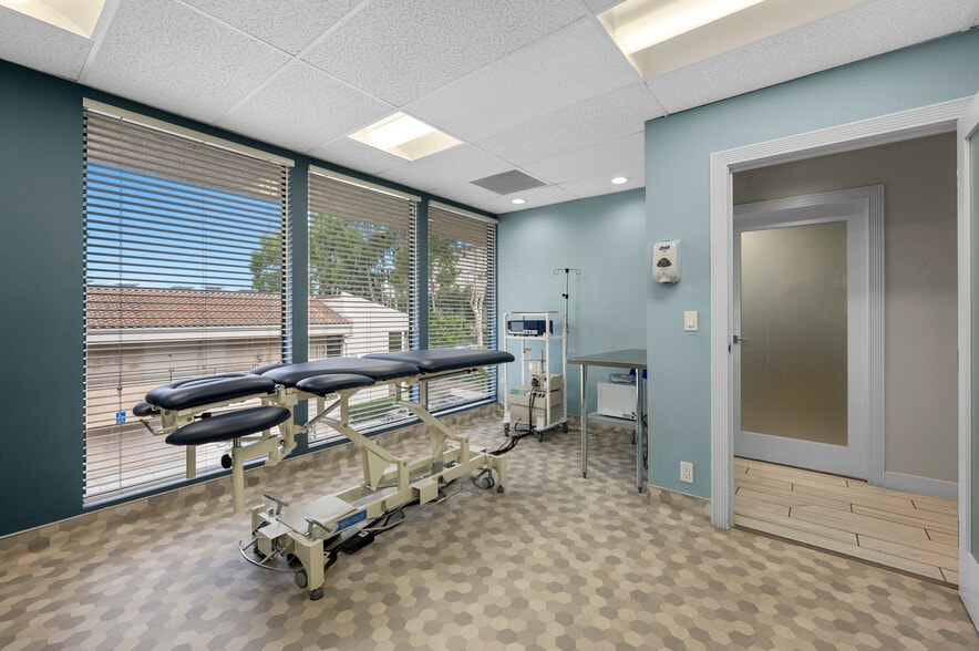 More Photos Of 3549 Camino Del Rio S, San Diego Medical For Sale