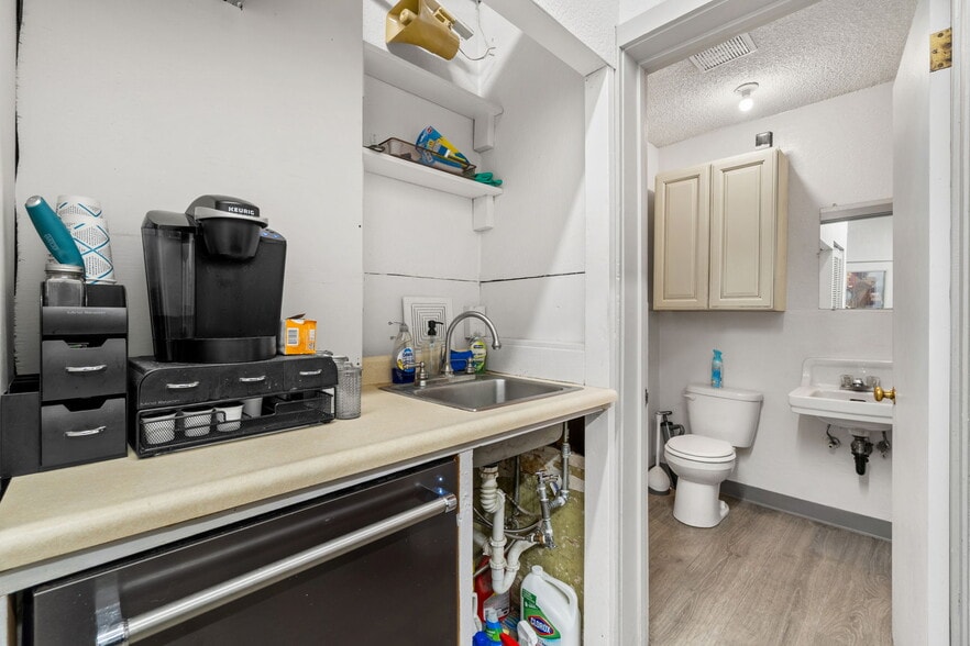 More Photos Of 341 Harris St, Eureka Storefront For Sale