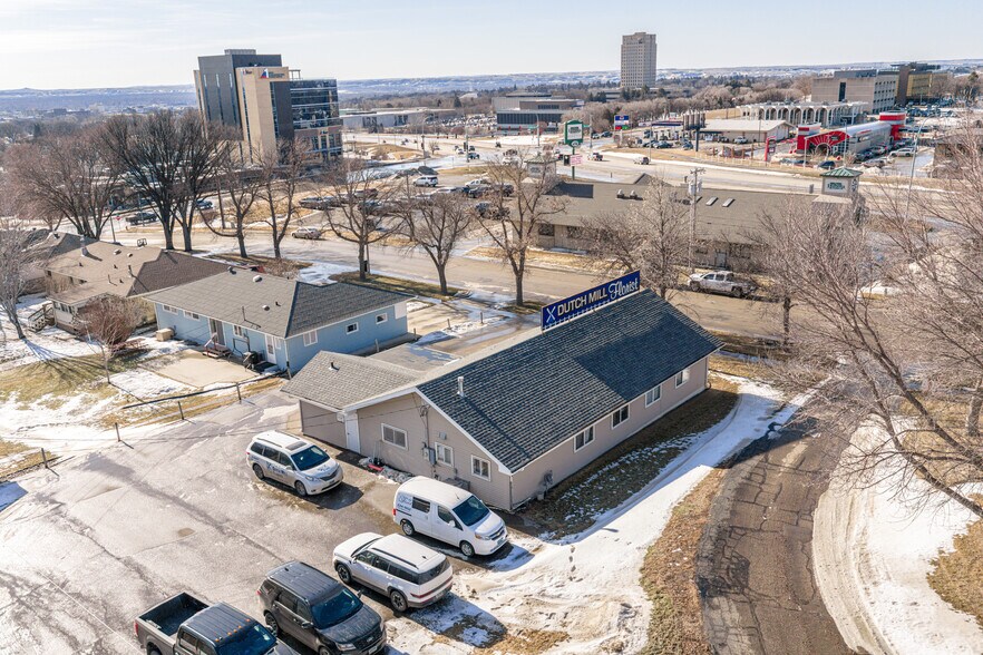 More Photos Of 1731 N 13th St, Bismarck General Retail For Sale