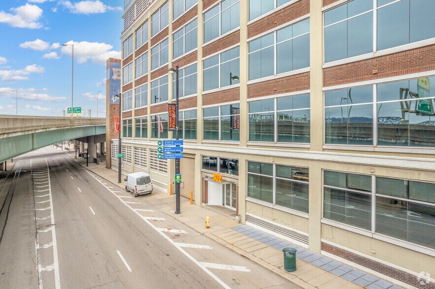 More Photos Of 302 W 3rd St, Cincinnati Office For Lease
