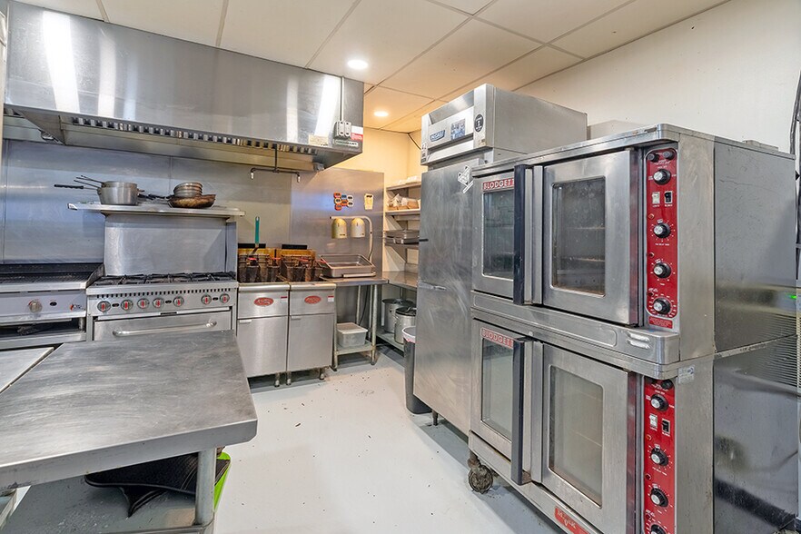 More Photos Of 18967 N US Highway 51, Elkville Mixed Retail For Sale