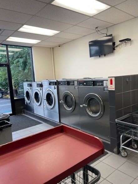 More Photos Of 447 Smith St, Perth Amboy Freestanding For Sale