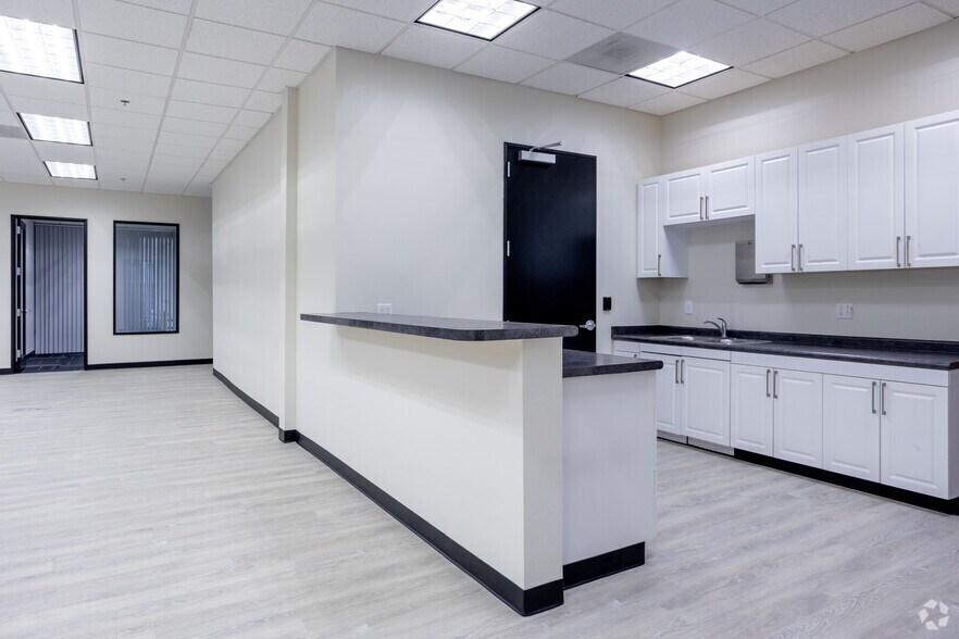 More Photos Of 1821 Kettering St, Irvine Warehouse For Lease