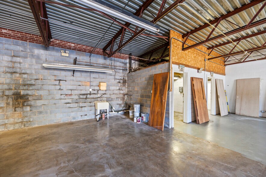 More Photos Of 330 W 27th St, Winston-Salem Warehouse For Sale