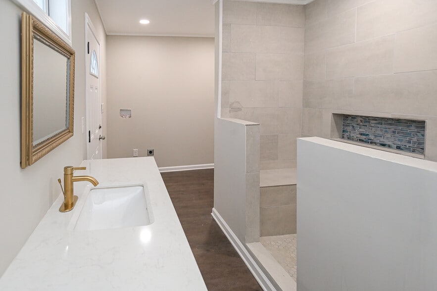 More Photos Of 9582 Heart of Dixie hwy, Arab Self Storage For Sale