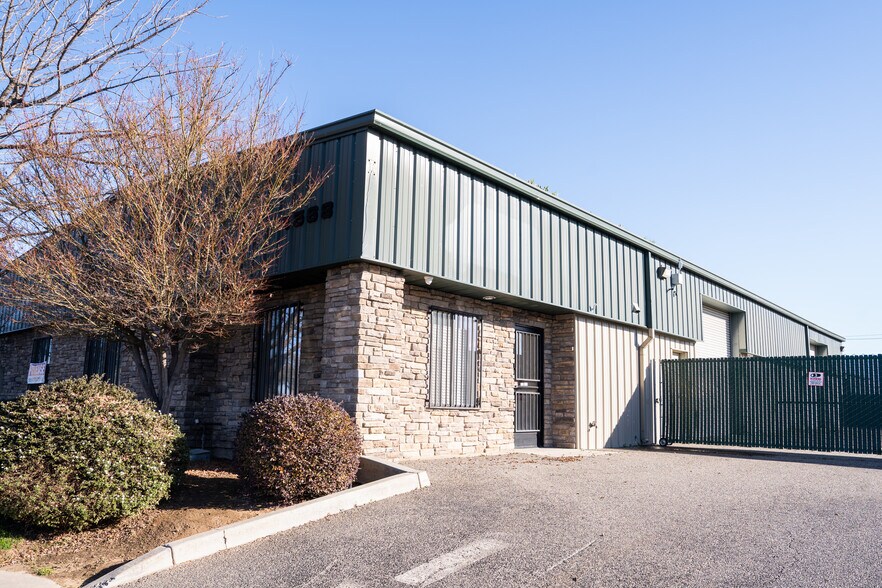 Primary Photo Of 1568 N Woodrow Ave, Fresno Warehouse For Lease