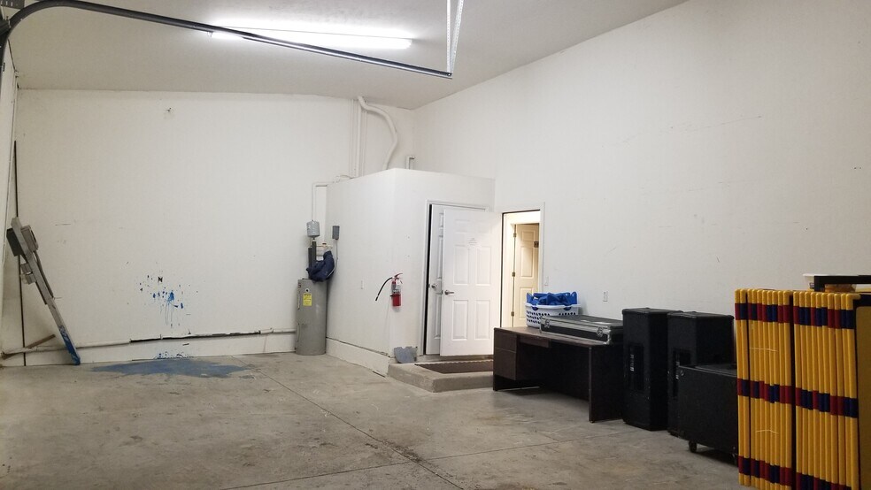 More Photos Of 5471 Lee St, Lehigh Acres Showroom For Lease