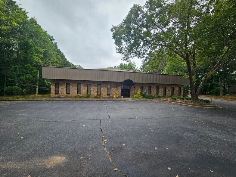 More Photos Of 135 Cecil Ct, Fayetteville Warehouse For Lease