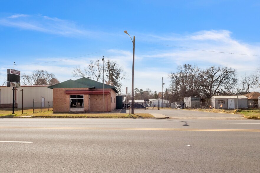 More Photos Of 145 E Texas Ave, Waskom Auto Repair For Sale