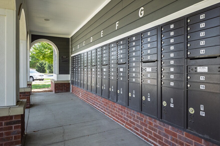 More Photos Of 1 Campus Edge Dr, Edwardsville Apartments For Sale