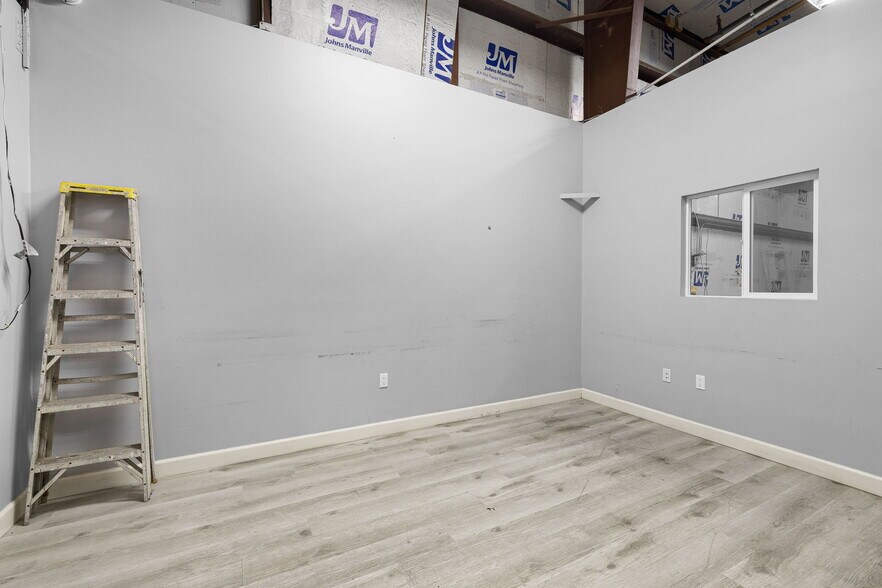 More Photos Of 13410 Waco St, Baldwin Park Manufacturing For Lease