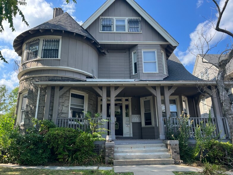 Primary Photo Of 205 Retreat Ave, Hartford Office Residential For Sale