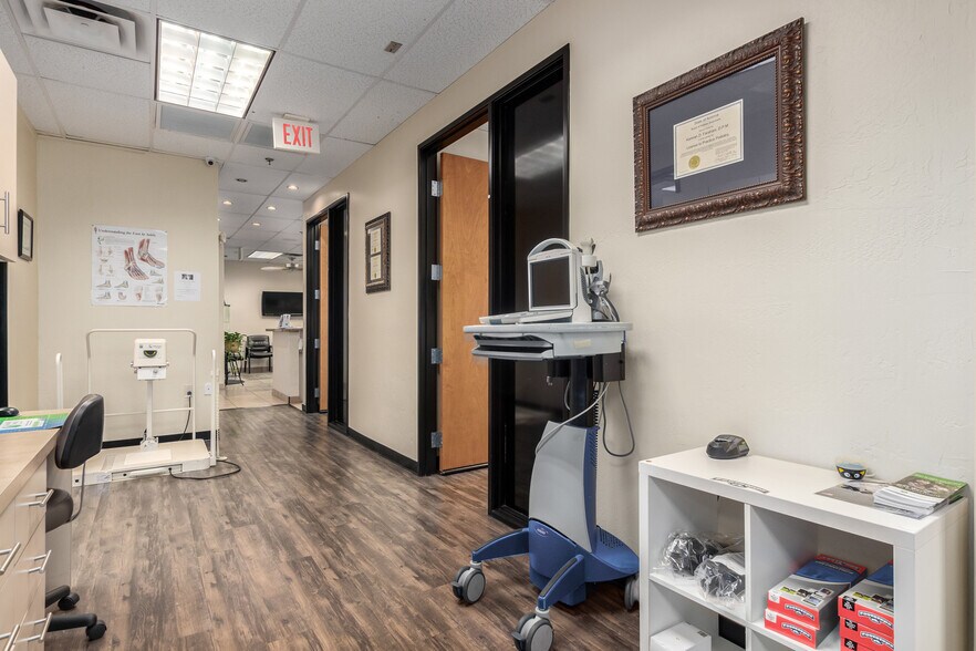 More Photos Of 4045 E Union Hills Dr, Phoenix Medical For Sale