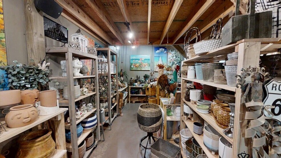 More Photos Of 17897 US-31, Vinemont General Retail For Sale