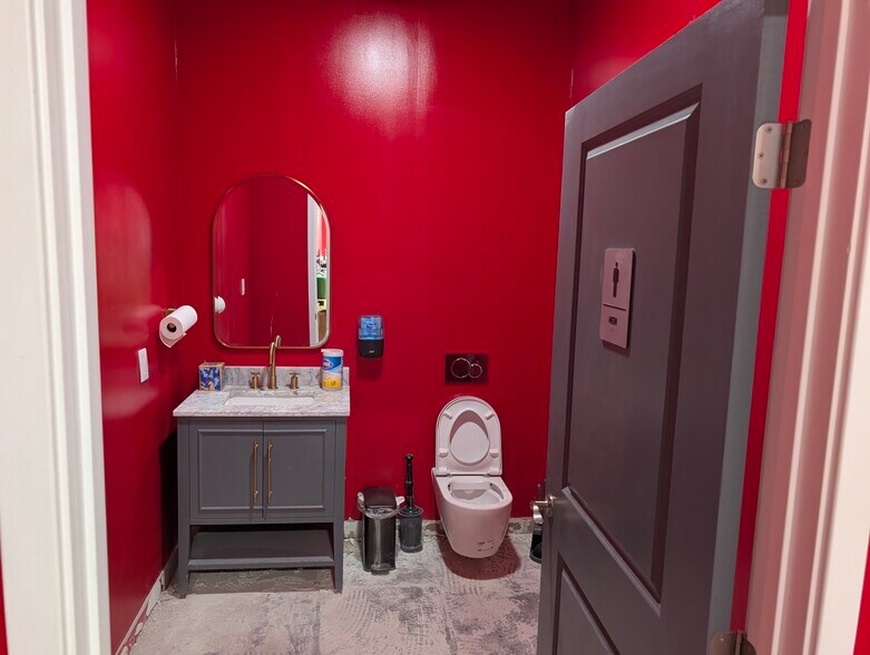 More Photos Of 1703 E Charleston Blvd, Las Vegas Freestanding For Sale