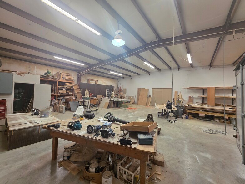 More Photos Of 6604 Windmill Way, Wilmington Industrial For Sale