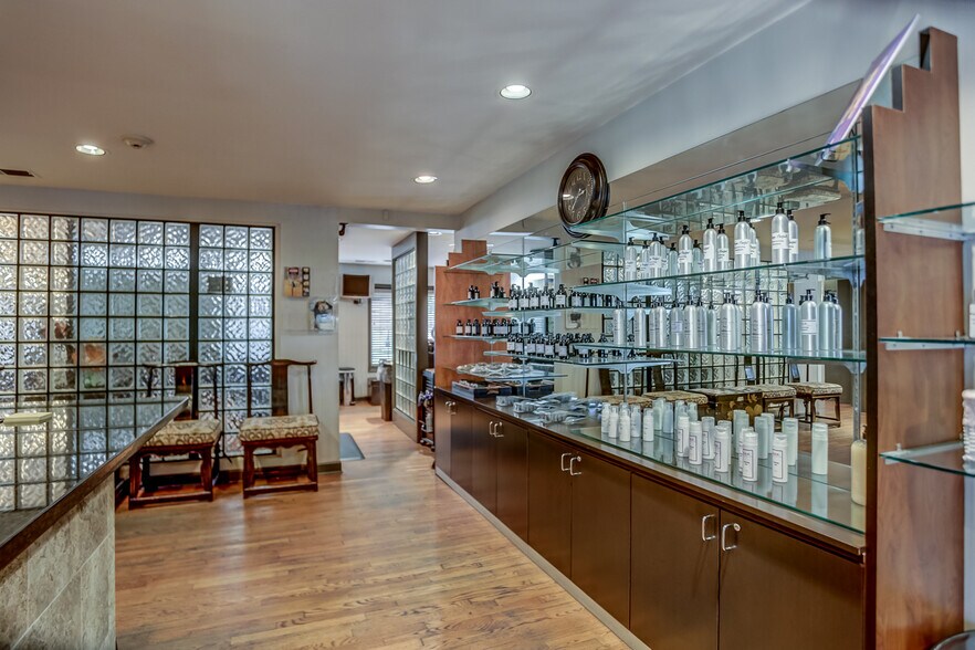 More Photos Of 1086 W Rex Rd, Memphis Freestanding For Sale