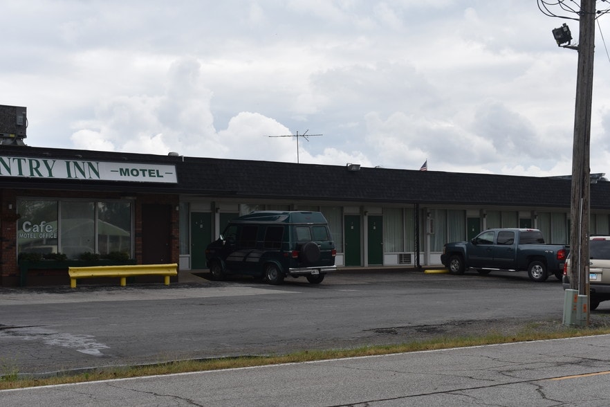 Primary Photo Of 536 Veterans Memorial Dr, Livingston Hotel For Sale