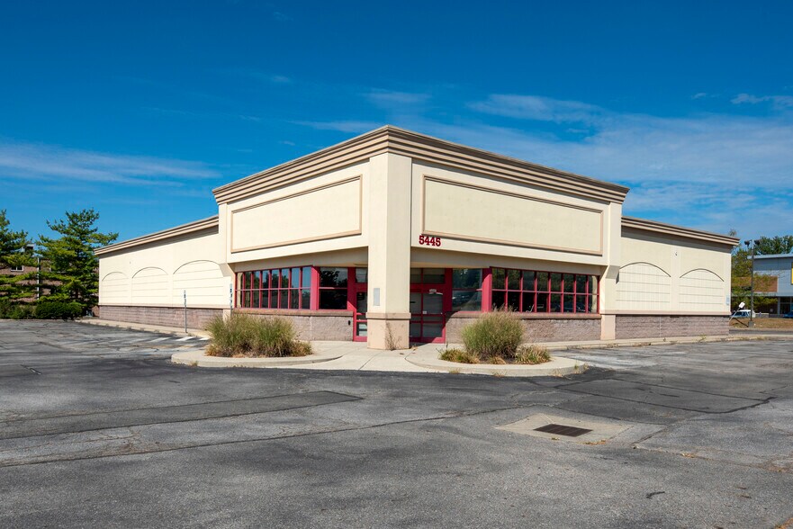 More Photos Of 5445 N High St, Columbus Drugstore For Sale