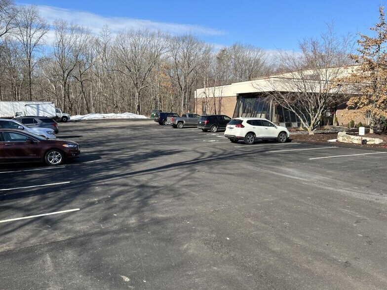 More Photos Of 299 Industrial Park Rd, Middletown Warehouse For Lease