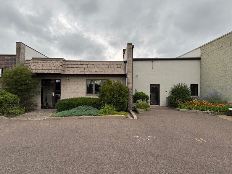 More Photos Of 126 S Knowles Ave, New Richmond Office For Lease