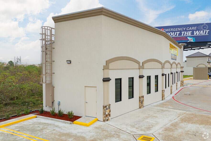 More Photos Of 18177 Gulf Fwy, Webster Office For Lease