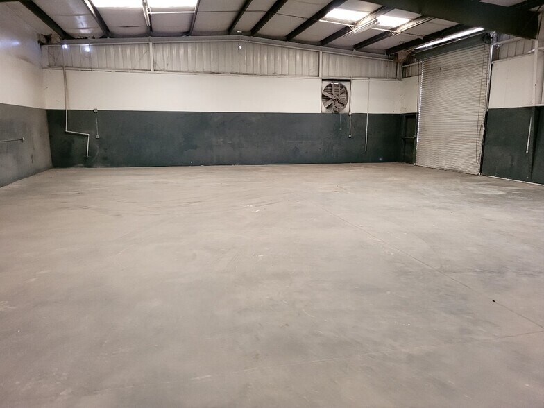 More Photos Of 5592 W San Madele Ave, Fresno Warehouse For Lease
